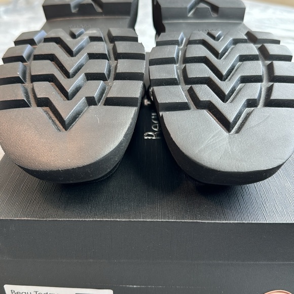 🎯NWB Beau Today Genuine Cow Leather T-Strap Loafers Black Size 6 - Picture 7 of 12